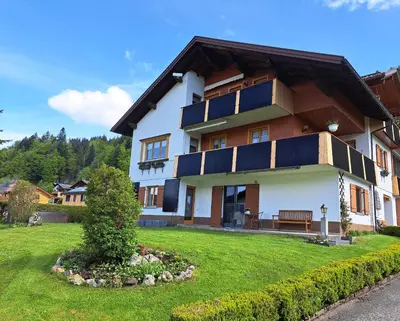 Das Gebäude in dem sich die Ferienwohnung befindet