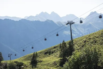 Ein allgemeiner Bergblick oder ein Berglick von der Ferienwohnung aus