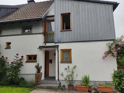 Das Gebäude in dem sich die Ferienwohnung befindet