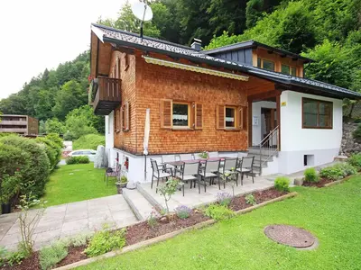 Das Gebäude in dem sich das Ferienhaus befindet