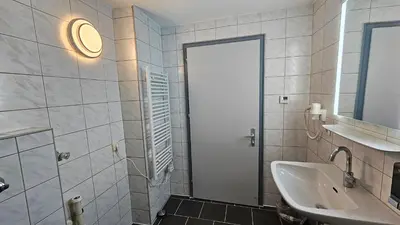 Ein Badezimmer in der Unterkunft FeWo in der Kiese Hard