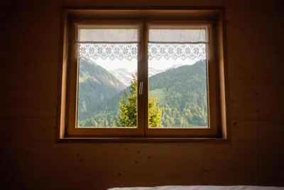 Ein allgemeiner Bergblick oder ein Berglick von der Ferienwohnung aus