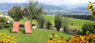 Ein allgemeiner Bergblick oder ein Berglick von der Ferienwohnung aus