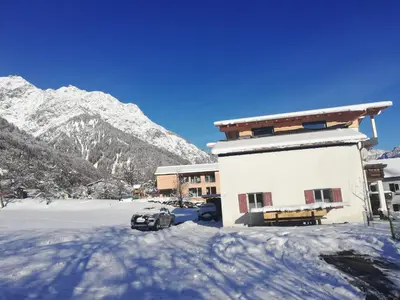 Ein allgemeiner Bergblick oder ein Berglick von der Ferienwohnung aus