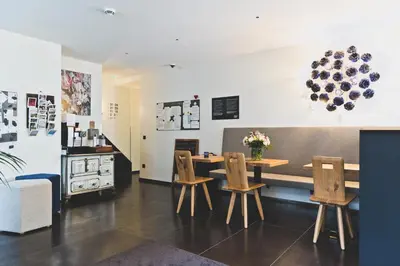 TV/Unterhaltungsangebot in der Unterkunft HOTEL BLAUE ROSE -digital check in-