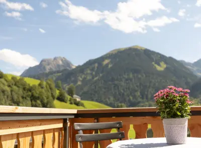 Ein allgemeiner Bergblick oder ein Berglick von der Ferienwohnung aus