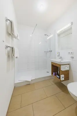 Ein Badezimmer in der Unterkunft Motel Engel - self checkin