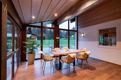 Ein Sitzbereich in der Unterkunft Hubertus Gartenlodge