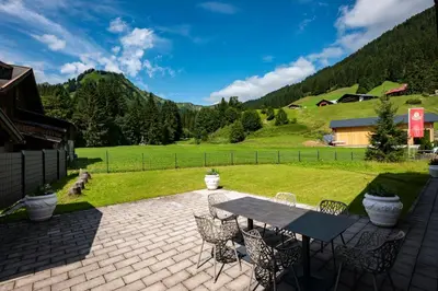 Ein allgemeiner Bergblick oder ein Berglick von der Ferienwohnung aus