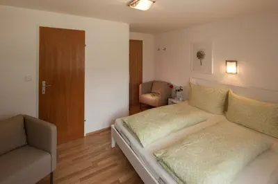 Ein Bett oder Betten in einem Zimmer der Unterkunft Gästehaus Lässer