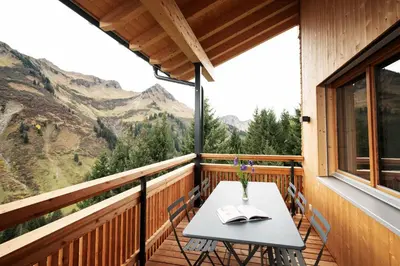 Ein allgemeiner Bergblick oder ein Berglick von der Ferienwohnung aus