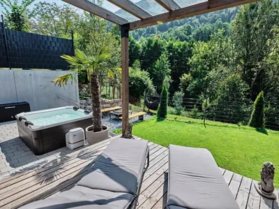 Ein Garten an der Unterkunft Lelis Alpenloft - Bergchalet in Halden
