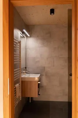 Ein Badezimmer in der Unterkunft Haus Kanabe