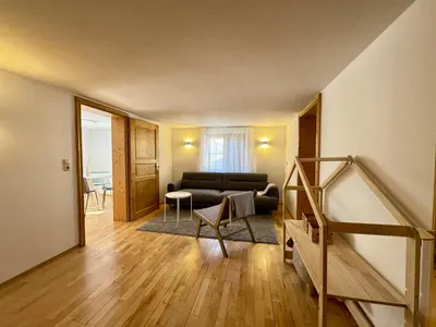 Ein Sitzbereich in der Unterkunft Charmantes Bauernchalet Alois