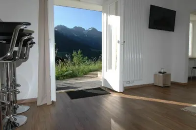 Ein allgemeiner Bergblick oder ein Berglick von der Ferienwohnung aus