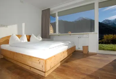 Ein allgemeiner Bergblick oder ein Berglick von der Ferienwohnung aus
