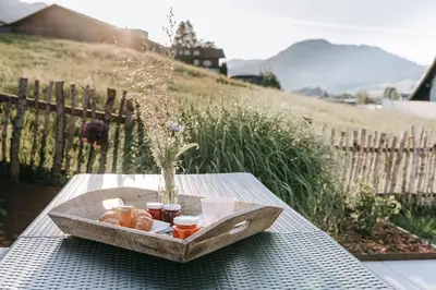 Ein allgemeiner Bergblick oder ein Berglick von der Ferienwohnung aus