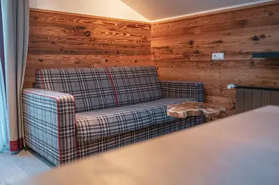 Ein Sitzbereich in der Unterkunft Alpen Suites Brandnertal