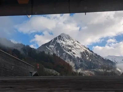Ein allgemeiner Bergblick oder ein Berglick von der Ferienwohnung aus
