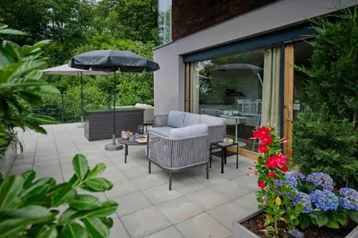 Ein Garten an der Unterkunft Design Studio Bergisel - KLIMATISIERT