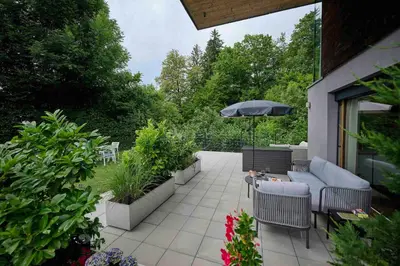 Ein Garten an der Unterkunft Design Studio Bergisel - KLIMATISIERT