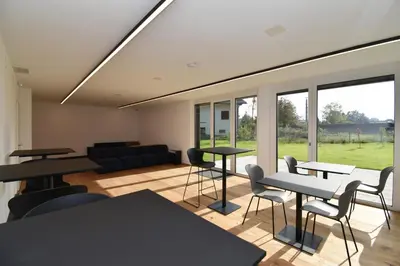 Ein Sitzbereich in der Unterkunft Ferienwohnung in Hard am Bodensee