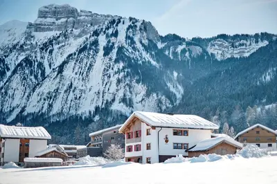 Ein allgemeiner Bergblick oder ein Berglick von der Ferienwohnung aus