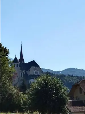 Ein allgemeiner Bergblick oder ein Berglick von der Ferienwohnung aus
