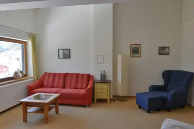 Ein Sitzbereich in der Unterkunft Bergführer-Hüsle