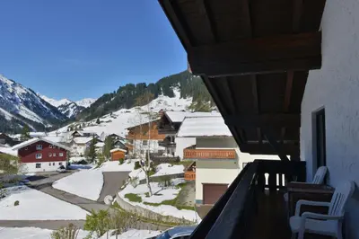 Ein allgemeiner Bergblick oder ein Berglick von der Ferienwohnung aus