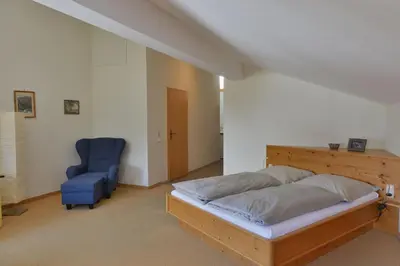 Ein Bett oder Betten in einem Zimmer der Unterkunft Bergführer-Hüsle