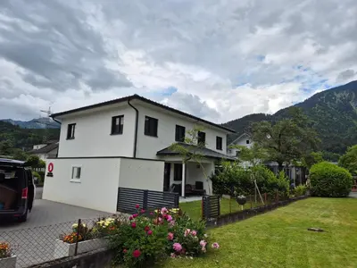 Ein allgemeiner Bergblick oder ein Berglick von des Ferienhauses aus