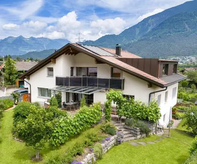Ein allgemeiner Bergblick oder ein Berglick von der Ferienwohnung aus