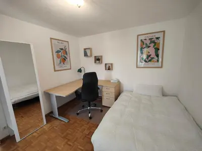 Ein Bett oder Betten in einem Zimmer der Unterkunft 2 bedroom Apartment at Bahnhofcity