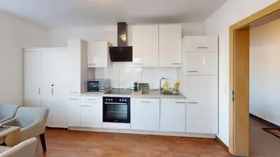 Küche/Küchenzeile in der Unterkunft CROWN LIVING Design Apartment Dornbirn - zentral Gelegen, WLAN, kostenlosem Parkplatz und Self Check-in, ideal für Geschäftsreisende und Feriengäste