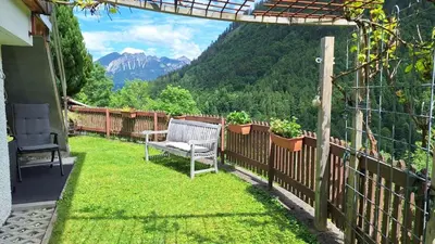 Ein allgemeiner Bergblick oder ein Berglick von der Ferienwohnung aus