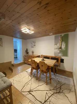 Ein Sitzbereich in der Unterkunft Ferienwohnung Jägerheim