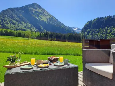 Ein allgemeiner Bergblick oder ein Berglick von der Ferienwohnung aus
