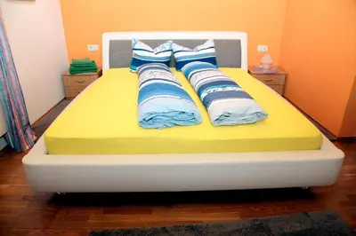 Ein Bett oder Betten in einem Zimmer der Unterkunft Ländlezimmer