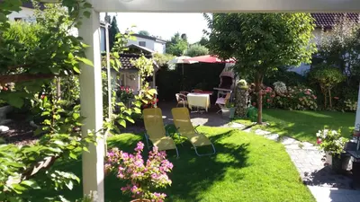 Ein Garten an der Unterkunft Ferienwohnung Grienwald