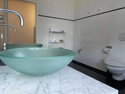 Ein Badezimmer in der Unterkunft Studio im Zentrum von Lochau, #2