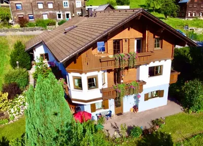 Das Gebäude in dem sich die Ferienwohnung befindet