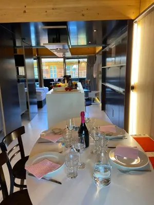 Ein Restaurant oder anderes Speiselokal in der Unterkunft Kar Design Appartements