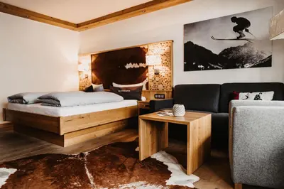 Ein Bett oder Betten in einem Zimmer der Unterkunft Verwöhn-Wellnesshotel Walserhof