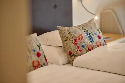 Ein Bett oder Betten in einem Zimmer der Unterkunft Hotel Garni Schneider