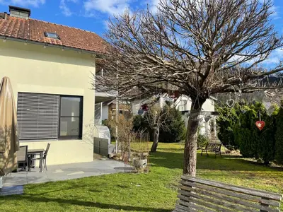 Ein Garten an der Unterkunft Haus Olympia
