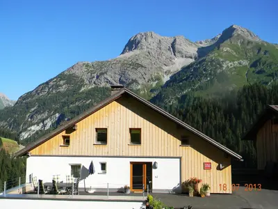 Ein allgemeiner Bergblick oder ein Berglick von der Ferienwohnung aus