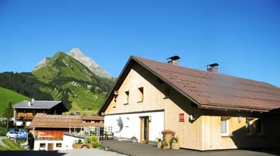 Ein allgemeiner Bergblick oder ein Berglick von der Ferienwohnung aus