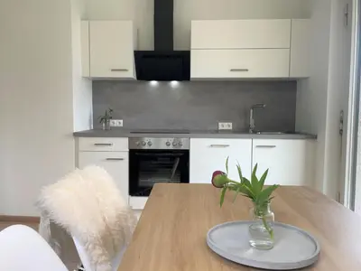 Küche/Küchenzeile in der Unterkunft CROWN LIVING Design Apartment Mäder - Ideal für Feriengäste und Geschäftsreisende, gratis Parkplatz, Fahrrad- und Skiraum, Küche, Self Check-in