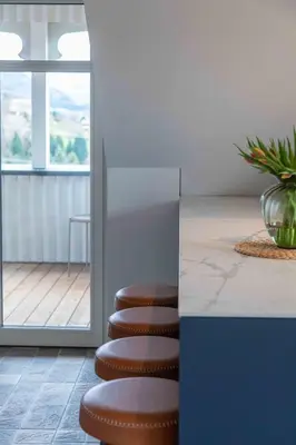 Ein Sitzbereich in der Unterkunft Chalet Vinzenz, Bildstein- mit privatem Ski- und Fahrradraum